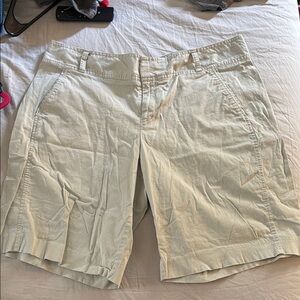 Daisy Fuentes khaki shorts